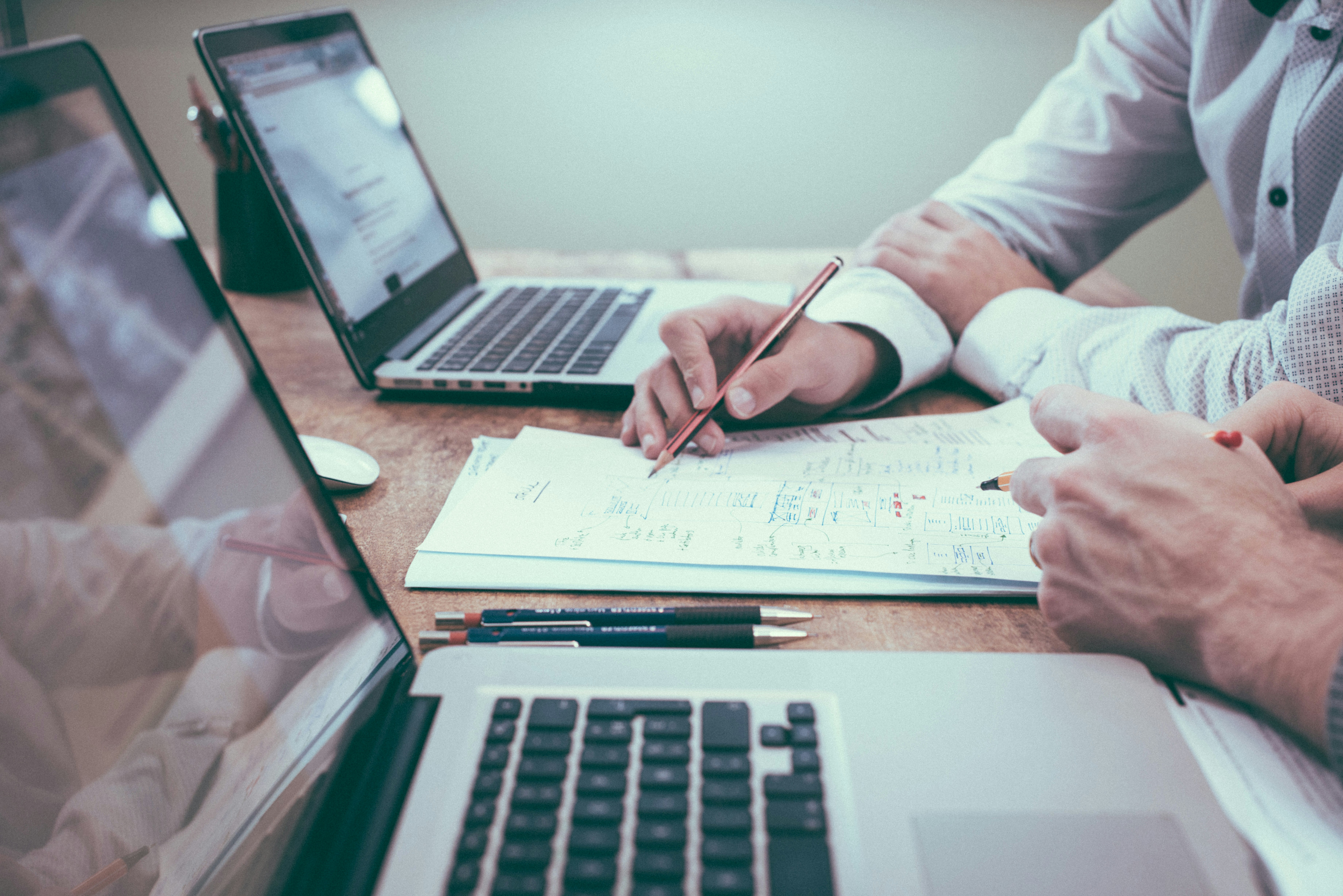 People using laptops. Photo by Scott Graham - Unsplash